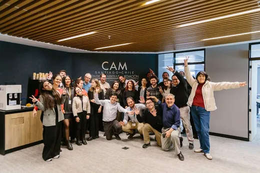 Foto de grupo de un equipo celebrando al final de un taller